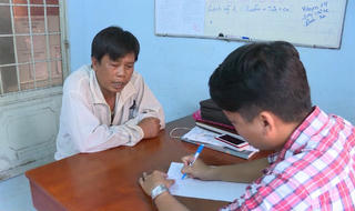 Nghèo, thất học, bé gái 15 tuổi mang thai của… dượng rể