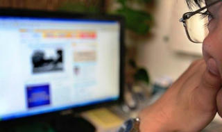 Dùng phim 'đen' kiếm tiền, cựu sinh viên dẫn dắt cả bạn vào tù