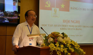 Quyết tâm đưa Nghị quyết Trung ương 7 khóa XII vào hoạt động của Bộ, ngành Tư pháp