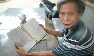 Tuyệt chiêu “điểm huyệt” độc nhất vô nhị của võ sư 1 chân đen 1 chân trắng