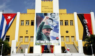 Lãnh đạo Việt Nam gửi điện mừng Cuba