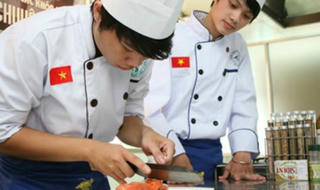 Học nghề ở tuổi 15 - 'cú bẻ lái' không tồi
