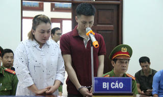 Cha đẻ, mẹ kế hành hạ con trai ở Hà Nội dã man như thế nào?