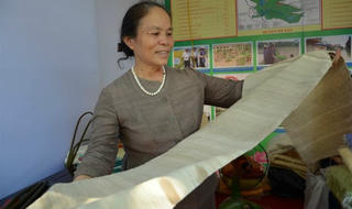 Nữ nghệ nhân đắm say với lụa từ tơ sen