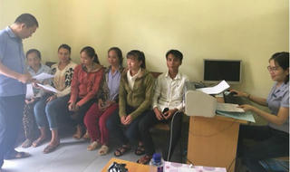 Con Cuông, Nghệ An: Cấp lại thẻ bảo hiểm y tế cho người dân sau cơn bão số 4