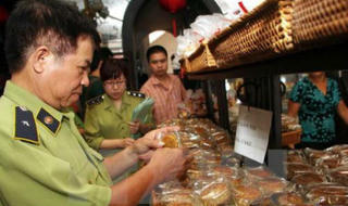 Chất lượng bánh Trung thu: Đến hẹn lại lo