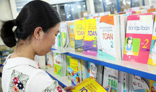  'Đốt' 1.000 tỷ mỗi năm của phụ huynh cho sách giáo khoa  
