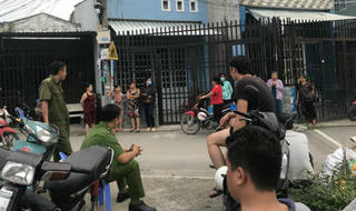 Con gái về nhà phát hiện mẹ chết, bố thoi thóp