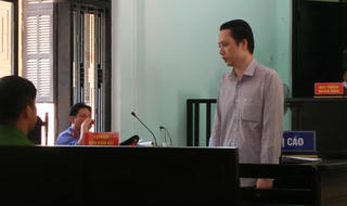 Mánh khóe của trưởng phòng kinh doanh “ăn” hai ngàn tấn cám heo