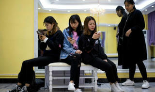 “Thế giới mật” của những người trẻ bàn nhau tự vẫn