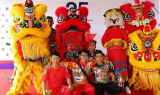 Đội múa lân chuyên đem tiếng cười cho trẻ em có hoàn cảnh khó khăn