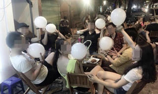 Bóng cười, người khóc
