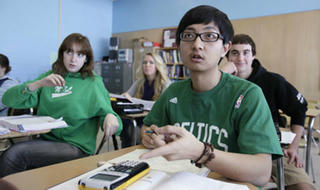 Thuê người thi hộ để đạt được “giấc mộng trời Tây”