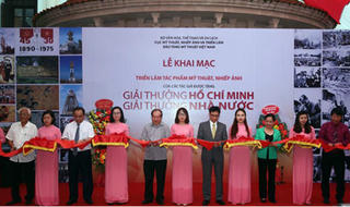 Tác giả được xét tặng “Giải thưởng Hồ Chí Minh” phải chấp hành tốt pháp luật Việt Nam