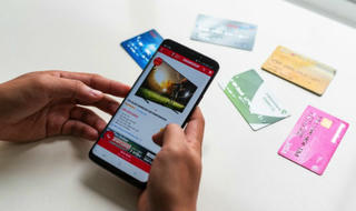 Phó cục trưởng mất ghế vì mua đồ trên mạng cho “phòng nhì”