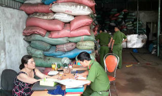 Truy tố 5 bị can vụ phế phẩm cà phê trộn pin ở Đắk Nông