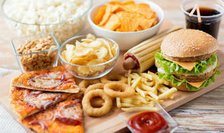 Ung thư dạ dày gia tăng ở Việt Nam: Có phần lỗi từ thói quen ăn uống