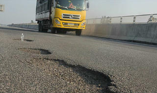 Cao tốc 34.000 tỉ hư hỏng: Không thể “cắt dán” lớp mặt là xong