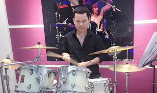 Drum Hùng - người mê trống kỳ lạ