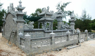 Xây “siêu lăng” gần 2 tỷ đồng, Việt Kiều bị kiện vì “sai phép lệ làng”