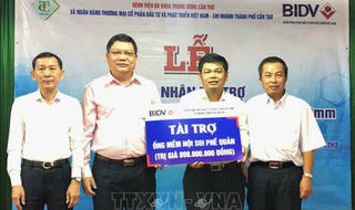 BIDV Cần Thơ  tài trợ ống mềm nội soi cho Bệnh viện Đa khoa Trung ương Cần Thơ