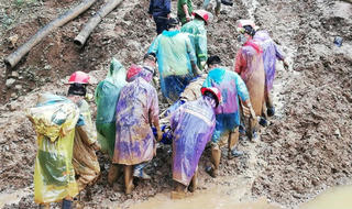 Tìm thấy thi thể một phu vàng mắc kẹt ở Hòa Bình