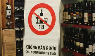 Bảo vệ trẻ em trước tác hại của rượu, bia: Luật “bó tay” bởi người lớn xem thường? 