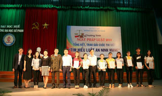 Khắp nơi tưng bừng hưởng ứng Ngày Pháp luật