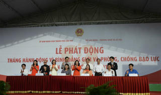 'Chìa khoá' đóng cửa' bạo lực với phụ nữ và trẻ em