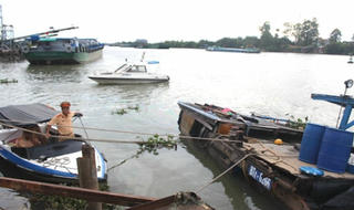 20 thùng axit chìm tại sông Đồng Nai được xử lý thế nào?