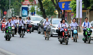 Sử dụng xe đạp điện, xe máy điện: Cần có bằng lái để đảm bảo an toàn giao thông