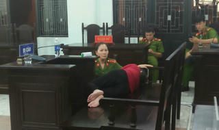 Nỗi sợ phải trả giá của kẻ lừa chạy việc 31 người cùng khổ
