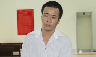 Hiếp dâm 2 con gái, cha lãnh 19 năm tù