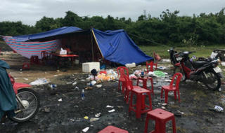 Dựng lều giữa mưa bão số 9, 'con bạc' nhiều tỉnh thành thi nhau sát phạt
