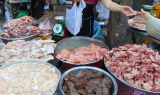 Người tiêu dùng có vai trò vô cùng quan trọng trong đấu tranh loại bỏ thực phẩm bẩn