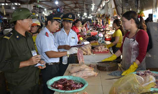 Ngăn chặn thực phẩm bẩn bằng thanh tra chuyên ngành