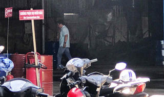 Cháy nhà xưởng do sang chiết xăng dầu, 1 người tử vong