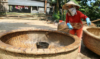 Thúng chai đi… Tây