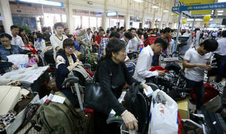 Tặng 1.000 vé máy bay về quê ăn Tết cho người lao động