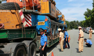 “Xe voi” siêu trường, siêu trọng Hải Sơn: Tung hoành trên quốc lộ