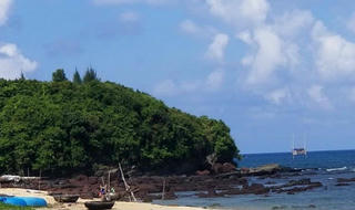 Đi tắm biển ở Quảng Nam, người đàn ông bị sóng cuốn vào Bình Định