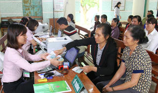 Pháp luật với việc thoát nghèo