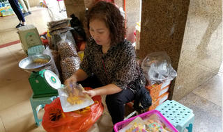 Chưa hết lo chất lượng bánh kẹo Tết