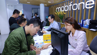 MobiFone miệt mài hỗ trợ người dùng mua điện thoại giá rẻ