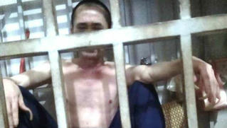 Giải cứu người đàn ông Thanh Hóa bị vợ nhốt cũi sắt suốt 3 năm