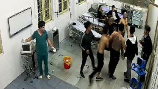 Đang sơ cứu ở trạm y tế lại nhận tiếp nhát dao chí mạng đến tử vong