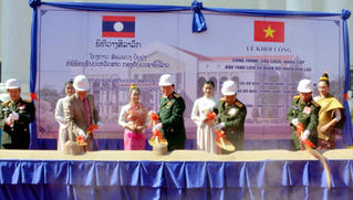 Tình đoàn kết quân đội Việt - Lào