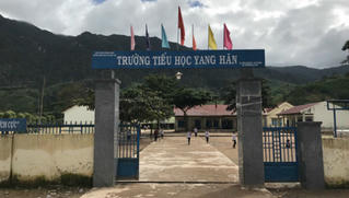 Tạm đình chỉ công tác nữ hiệu trưởng bớt xén tiền trợ cấp của học sinh