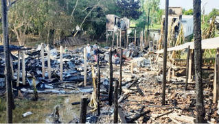 “Bà hỏa” thiêu 9 căn nhà trong đêm