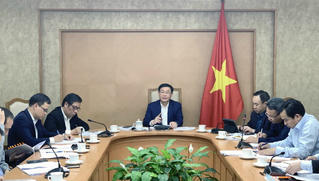 Lãnh đạo Chính phủ nghe báo cáo về hoạt động cho vay mới 